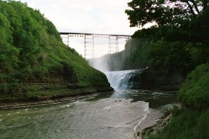 "Letchworth State Park Upper Falls 2002" by Andreas F. Borchert. Licensed under CC BY-SA 3.0 de via Wikimedia Commons - https://commons.wikimedia.org/wiki/File:Letchworth_State_Park_Upper_Falls_2002.jpeg#/media/File:Letchworth_State_Park_Upper_Falls_2002.jpeg